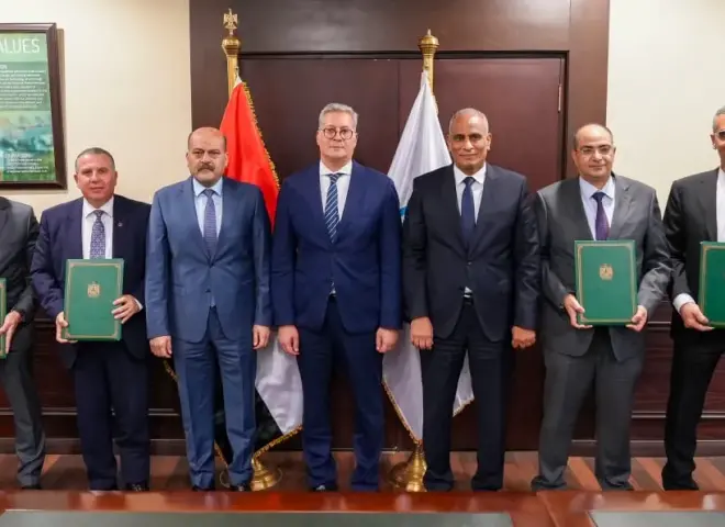 بقيمة 140 مليون دولار…وزير البترول يشهد توقيع عقد تمويل مجمع إنتاج السيليكون المعدني