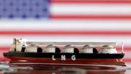 إلى أين تتجه أسعار خام برنت بعد اعتقال رئيس أكبر دولة نفطية في العالم؟ وزير البترول الأسبق يجيب