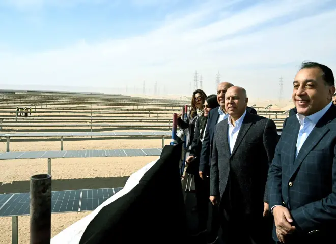 رئيس الوزراء يفتتح المرحلة الأولى من مشروع ”أوبيليسك لتوليد الكهرباء من الطاقة الشمسية” بنجع حمادي بقدرة 500 ميجاوات