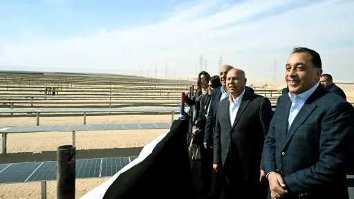 رئيس الوزراء يفتتح المرحلة الأولى من مشروع ”أوبيليسك لتوليد الكهرباء من الطاقة الشمسية” بنجع حمادي بقدرة 500 ميجاوات