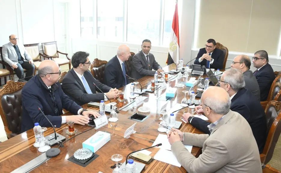 وزير الإسكان يلتقي وفداً من شركة سان جوبان (Saint-Gobain)الفرنسية لبحث أوجه التعاون