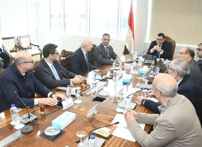 وزير الإسكان يلتقي وفداً من شركة سان جوبان (Saint-Gobain)الفرنسية لبحث أوجه التعاون