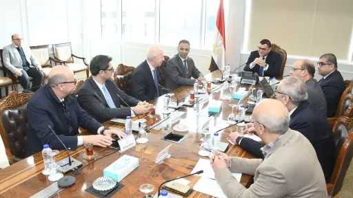 وزير الإسكان يلتقي وفداً من شركة سان جوبان (Saint-Gobain)الفرنسية لبحث أوجه التعاون