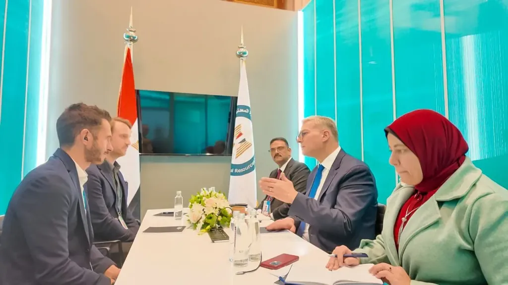 وزير البترول يبحث مع ”باريك جولد” برنامج عملها لإستكشاف الذهب في مصر الفترة المقبلة.