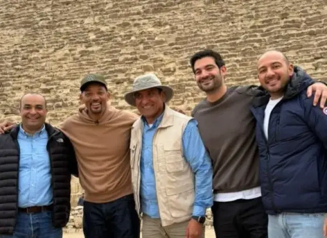 الممثل العالمي ويل سميث يزور أهرامات الجيزة