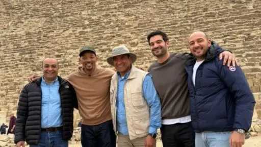 الممثل العالمي ويل سميث يزور أهرامات الجيزة