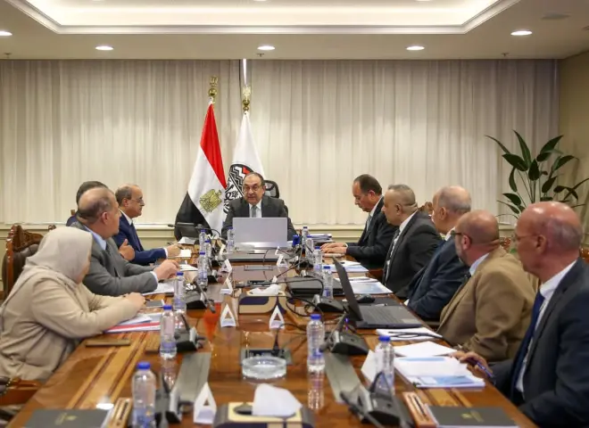 وزير قطاع الأعمال العام يتابع الموقف التنفيذي لمشروع إنتاج حبيبات وأقراص الكلور