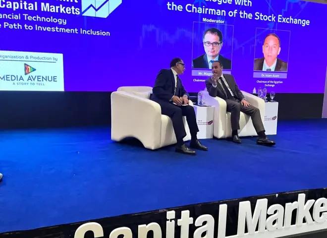 رئيس البورصة المصرية يستعرض رؤية تطوير السوق والتحول الرقمي