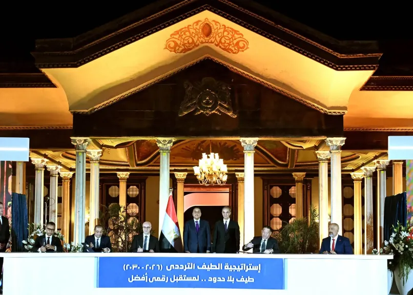 رئيس الوزراء يشهد توقيع أكبر صفقة للترددات في تاريخ قطاع الاتصالات