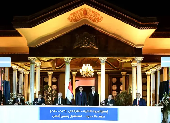 رئيس الوزراء يشهد توقيع أكبر صفقة للترددات في تاريخ قطاع الاتصالات