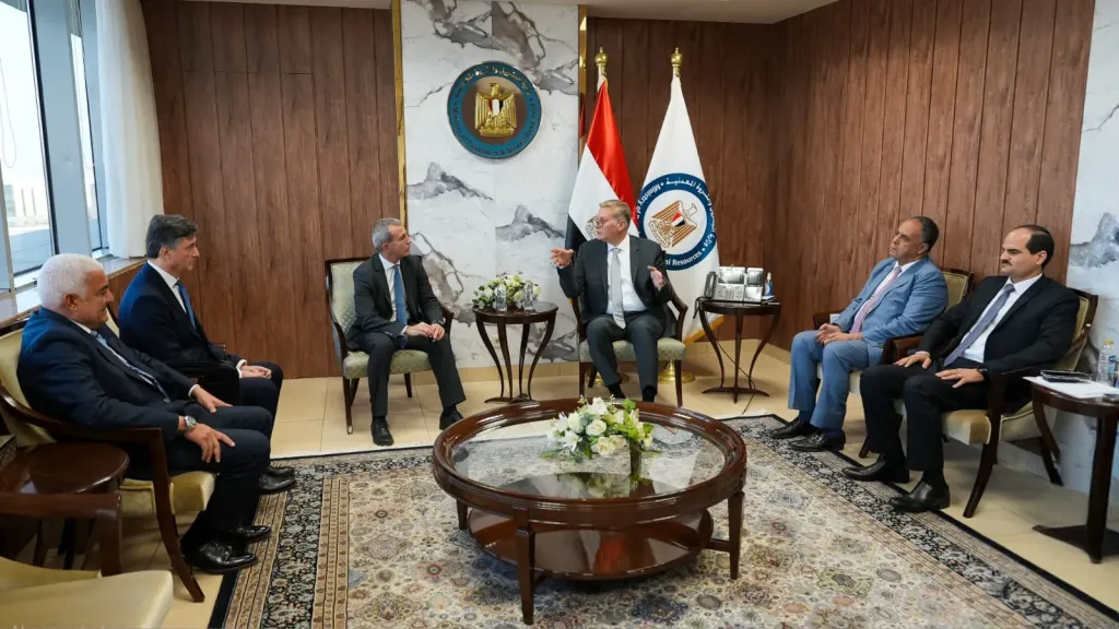 وزير البترول والثروة المعدنية يتابع مع مسئولي ”إيني” الإيطالية خطط زيادة الإنتاج وربط الحقول القبرصية