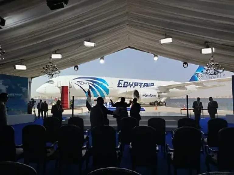 رئيس الوزراء يشهد فعاليات الاحتفال بانضمام أول طائرة من طراز Airbus A350-900  إلى أسطول الناقل الوطني