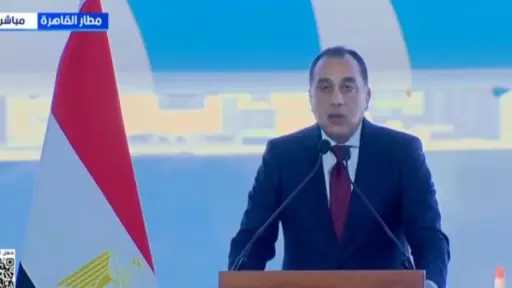 رئيس الحكومة يعلن بدء إلغاء العمل تدريجيا بنظام كارت الجوازات الورقي في المطارات