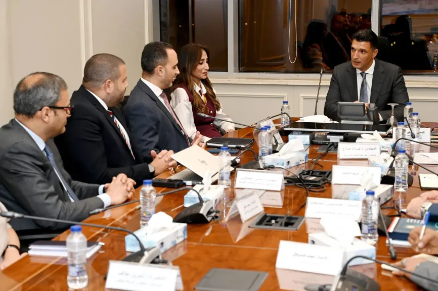 وزير الصناعة يبحث مع شركة نيسان للسيارات خطط الشركة للتوسع بالسوق المصري