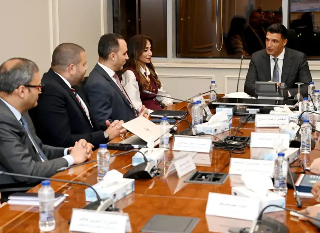 وزير الصناعة يبحث مع شركة نيسان للسيارات خطط الشركة للتوسع بالسوق المصري