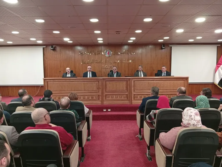 هيئة البترول تعقد حوارًا مفتوحًا مع العاملين بالنيابات المسئولة عن العملية الإنتاجية