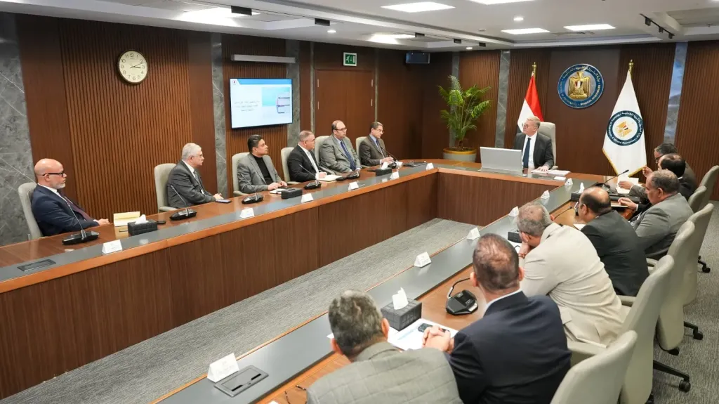 وزير البترول والثروة المعدنية يتابع مع شركات الخدمات العالمية تطوير تكنولوجيا حفر الآبار لزيادة الإنتاج البترولي