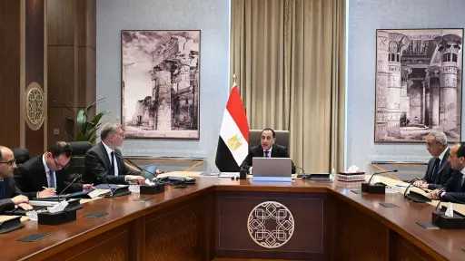 رئيس الوزراء يستعرض مستجدات عددٍ من مشروعات وملفات عمل وزارة البترول