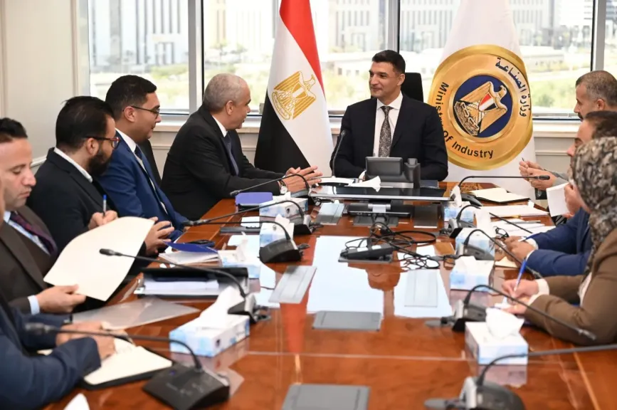 وزير الصناعة يبحث مع مجموعة العربي توسعات بقيمة 480 مليون دولار في قويسنا الجديدة