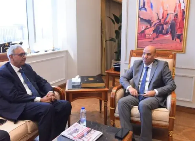 وزير العمل يلتقي وفد شركة TCI Sanmar للصناعات البتروكيماوية لبحث التوسع في التدريب