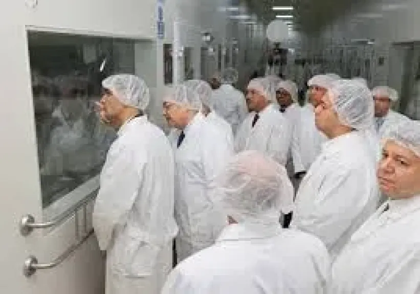 وزير الصناعة ومحافظ القليوبية يتفقدان 5 مصانع متخصصة في الصناعات الدوائية بالعبور