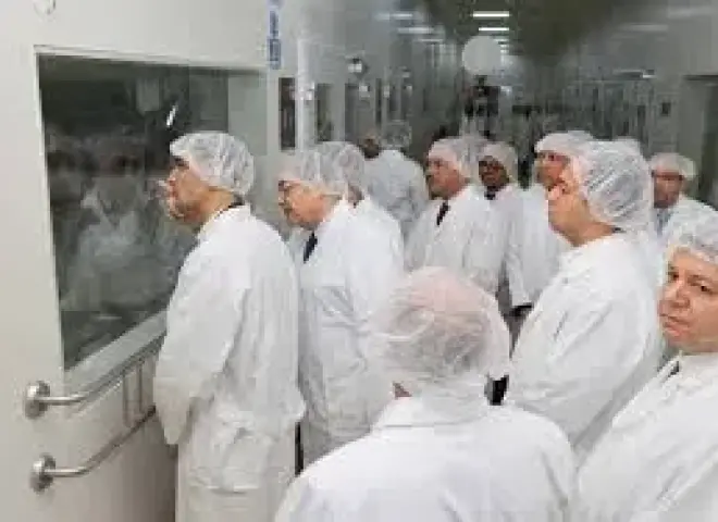 وزير الصناعة ومحافظ القليوبية يتفقدان 5 مصانع متخصصة في الصناعات الدوائية بالعبور