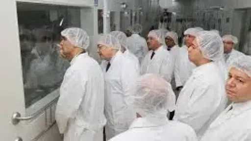 وزير الصناعة ومحافظ القليوبية يتفقدان 5 مصانع متخصصة في الصناعات الدوائية بالعبور