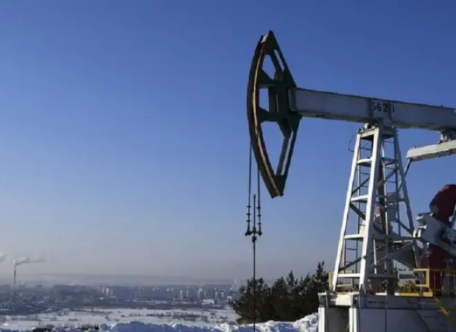 النفط يقفز بأكثر من 4% بعد نفي إيران محادثات التهدئة مع واشنطن