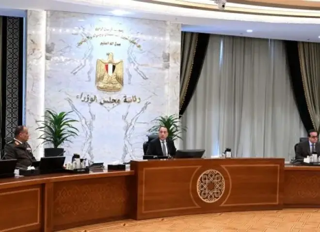 رئيس الوزراء يصدر قرارا بشأن الآليات القانونية لغلق المحال العامة والمراكز التجارية والمطاعم