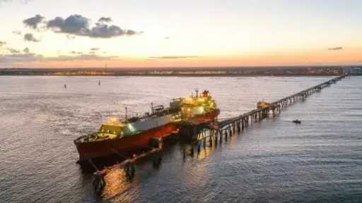 بإستخدام أحدث التقنيات الاستكشافية ...نجاح حفر بئر جديدة بخليج السويس بإنتاج يناهز 2500 برميل يومياً