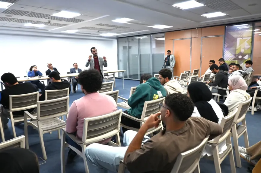 شركة RAKICT تستعرض مستقبل التدريب في الذكاء الاصطناعي لطلبة الهندسة من داخل الأكاديمية العربية بالقرية الذكية