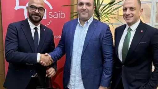 بنك saib يسلم هاتف iPhone 17 للفائز بحملته الترويجية لبطاقاته الائتمانية خلال شهر رمضان