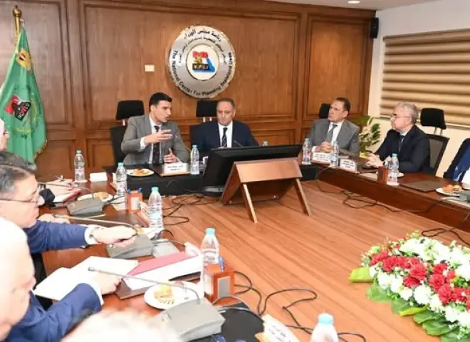 وزير الصناعة يبحث آليات حوكمة منظومة طرح الأراضي الصناعية
