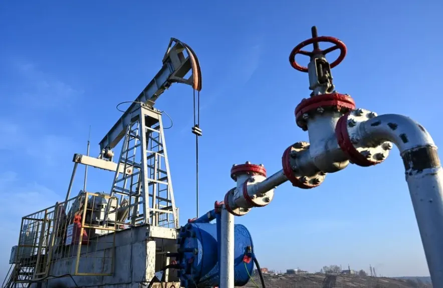 محللون: إيران قادرة على تحمل توقف صادرات النفط شهرين وسط تشديد أمريكي