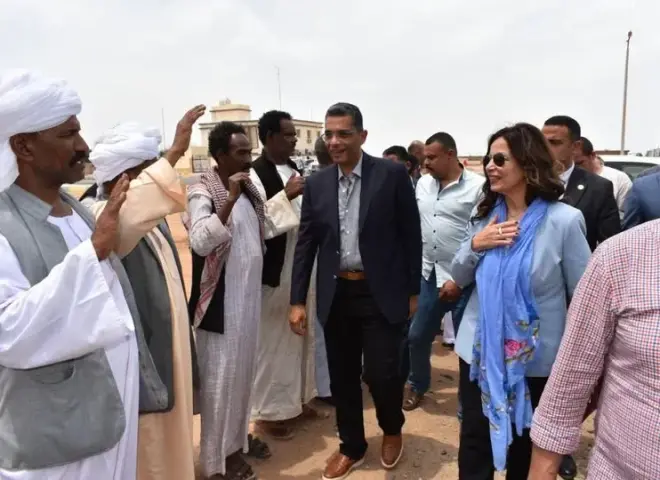 وزيرة الثقافة تلتقي ممثلي قبائل شلاتين وتعلن اختيار الفرق المتميزة لتقديم الفلكلور الخاص بالمنطقة عالميًا