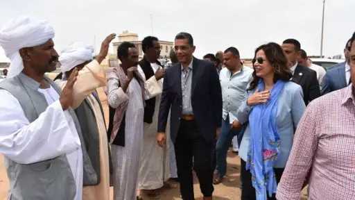 وزيرة الثقافة تلتقي ممثلي قبائل شلاتين وتعلن اختيار الفرق المتميزة لتقديم الفلكلور الخاص بالمنطقة عالميًا