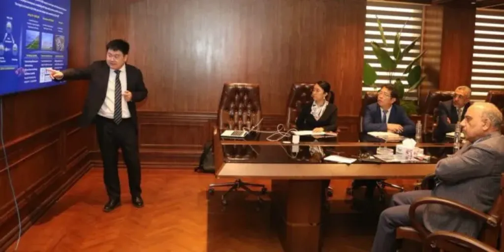 وزير الكهرباء يبحث مع “هواوي” دعم التعاون في مجالات الطاقة المتجددة