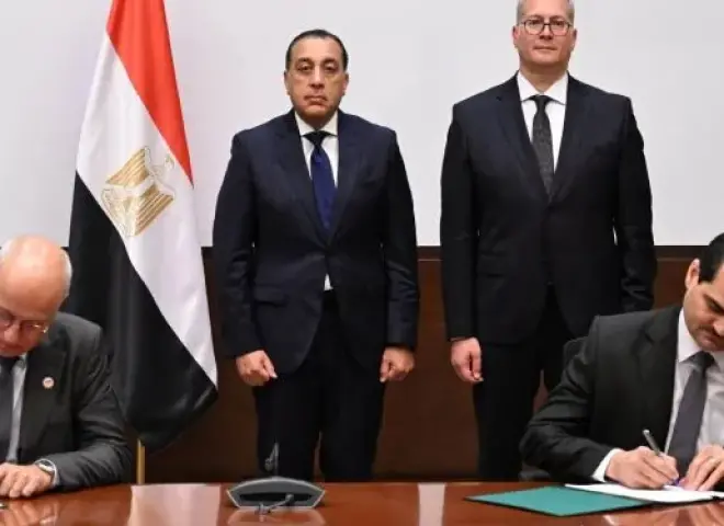 رئيس الوزراء يشهد توقيع مذكرة تفاهم للتعاون في أنشطة استكشاف الغاز الطبيعي بمنطقة غرب البحر المتوسط