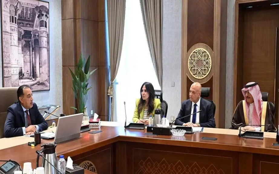 مدبولي يبحث مع ”أكوا باور” تنفيذ مشروعات تحلية مياه في مصر