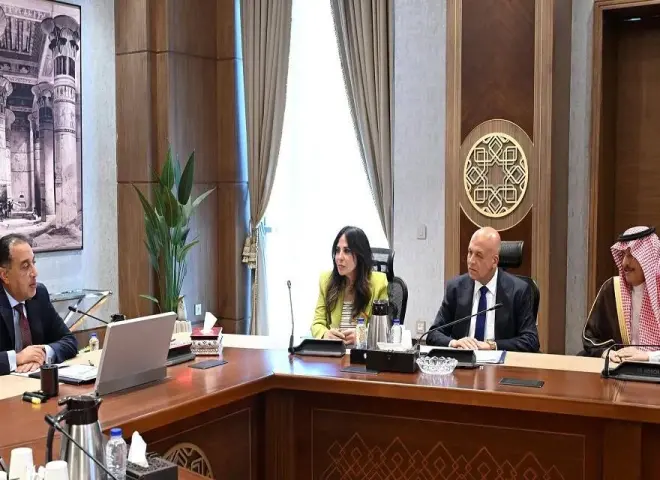 مدبولي يبحث مع ”أكوا باور” تنفيذ مشروعات تحلية مياه في مصر