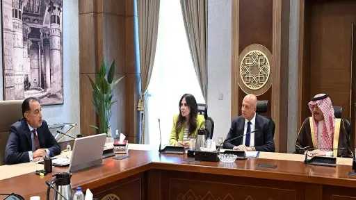 مدبولي يبحث مع ”أكوا باور” تنفيذ مشروعات تحلية مياه في مصر