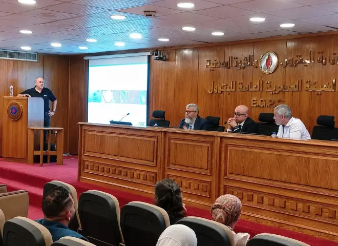 هيئة البترول تستضيف لقاء موسع لمناقشة استخدام تقنية الغمر الحرارى لتأمين كفاءة تشغيل مراكز البيانات