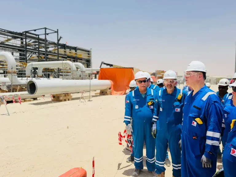 وزير البترول والثروة المعدنية يتفقد موقع عمل بتروجت في تنفيذ أحد مشروعات البنية التحتية بحقول النفط في الإمارات