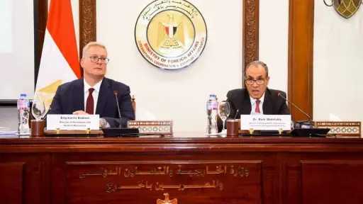 وزيرا الخارجية والبترول يستعرضان فرص الاستثمار في الطاقة والتعدين أمام ممثلي السفارات الأجنبية