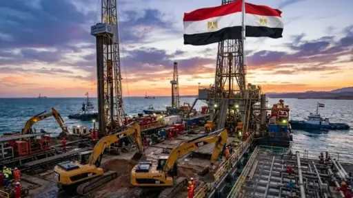 رئيس الوزراء يتابع مع وزير البترول عدداً من ملفات العمل