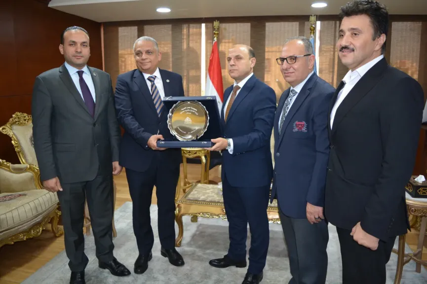 محافظ الغربية يبحث مع ئيس شركة «غاز مصر» آليات الإسراع في تنفيذ مشروعات توصيل الغاز