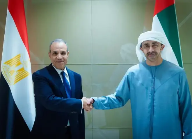 وزير الخارجية يلتقي نظيره الإماراتي في أبو ظبي لبحث تعزيز العلاقات الثنائية ومتابعة مستجدات الأوضاع الإقليمية