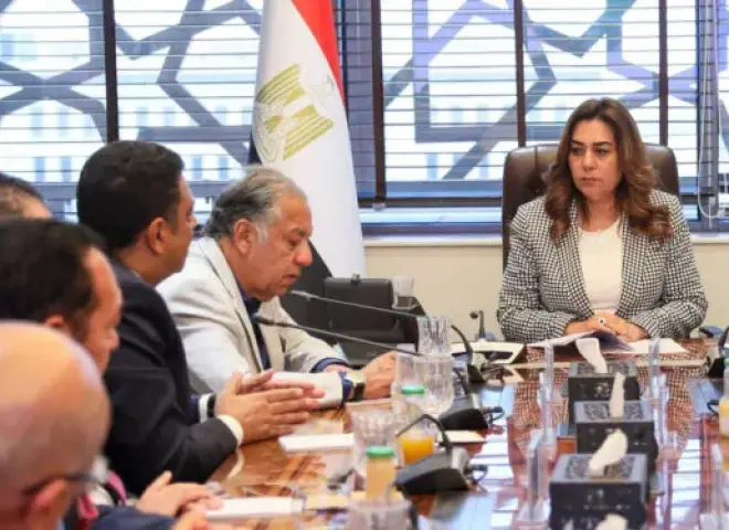 “البيئة” تبحث مع “الصناعات الكيماوية” استخدام الحمأة كوقود في مصانع الأسمنت