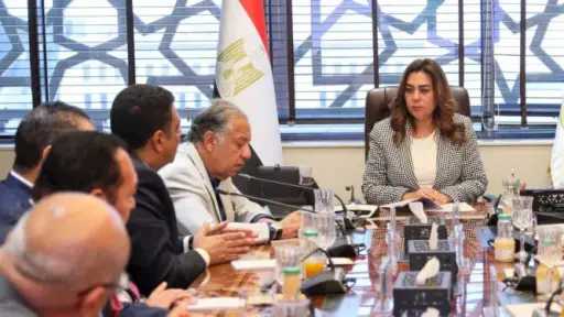 “البيئة” تبحث مع “الصناعات الكيماوية” استخدام الحمأة كوقود في مصانع الأسمنت