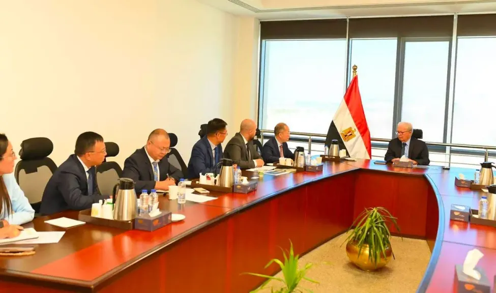 نائب رئيس الوزراء للشؤون الاقتصادية يبحث مع مجموعة صينية إقامة مجمع صناعي متكامل بالمنطقة الاقتصادية لقناة السويس